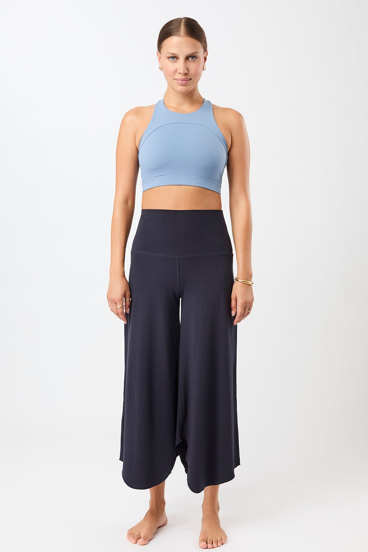 Mandala Sport Pant Blau Outfit Front - Tulip Pants