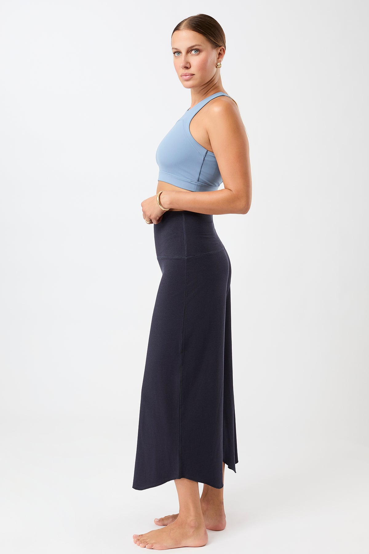 Mandala Sport Pant Blau Outfit Seite - Tulip Pants