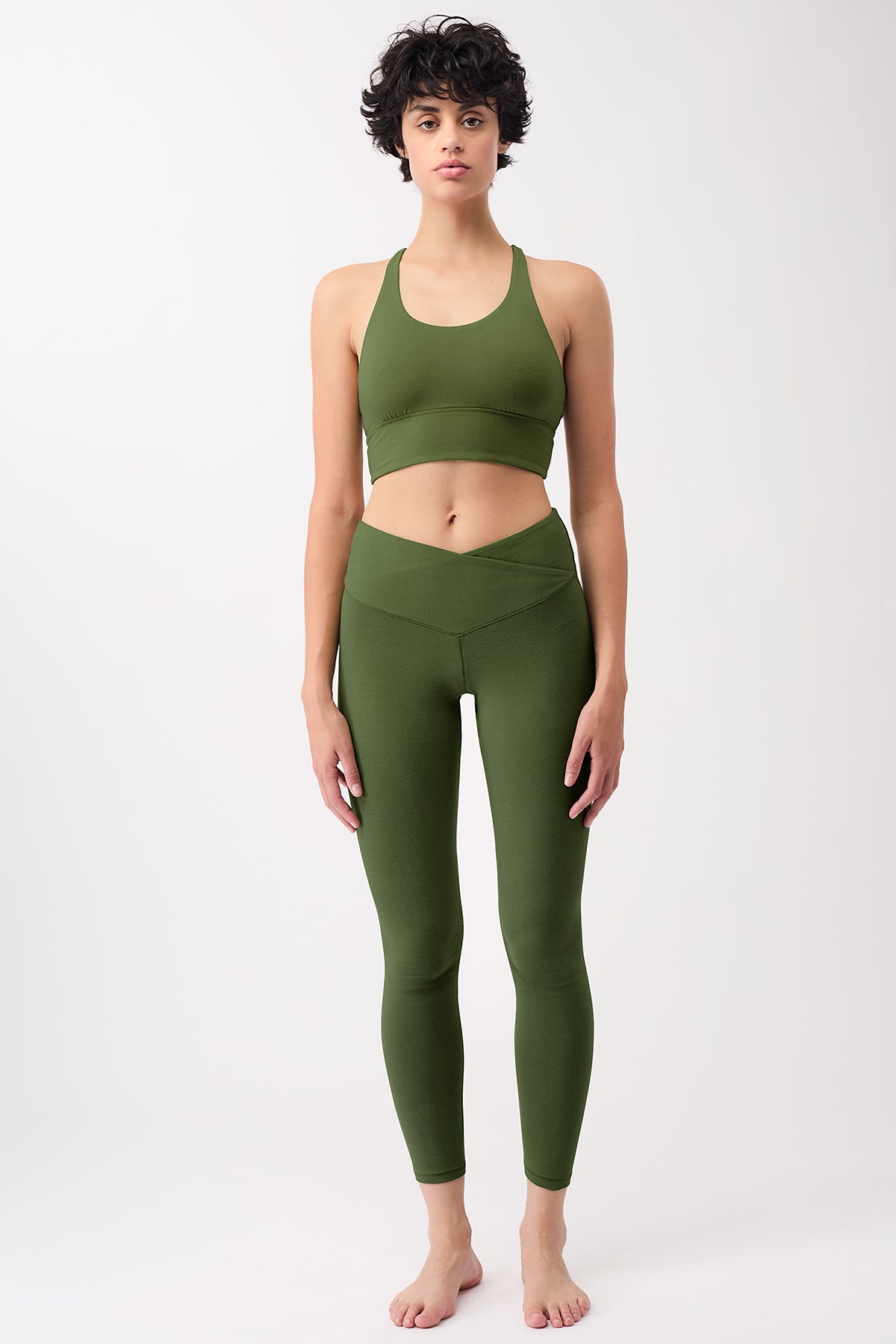Mandala Sport Bra Grün Outfit Front - New Studio Bra