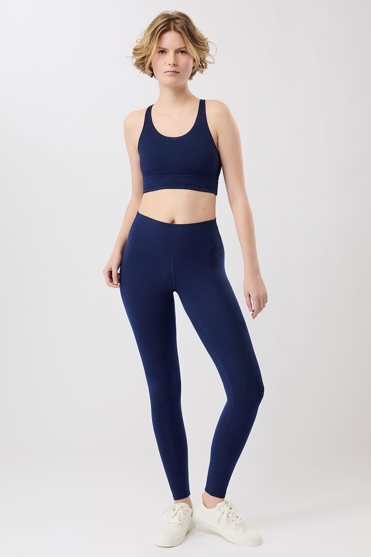 Mandala Active Bra Blau Outfit Front - New Studio Bra
