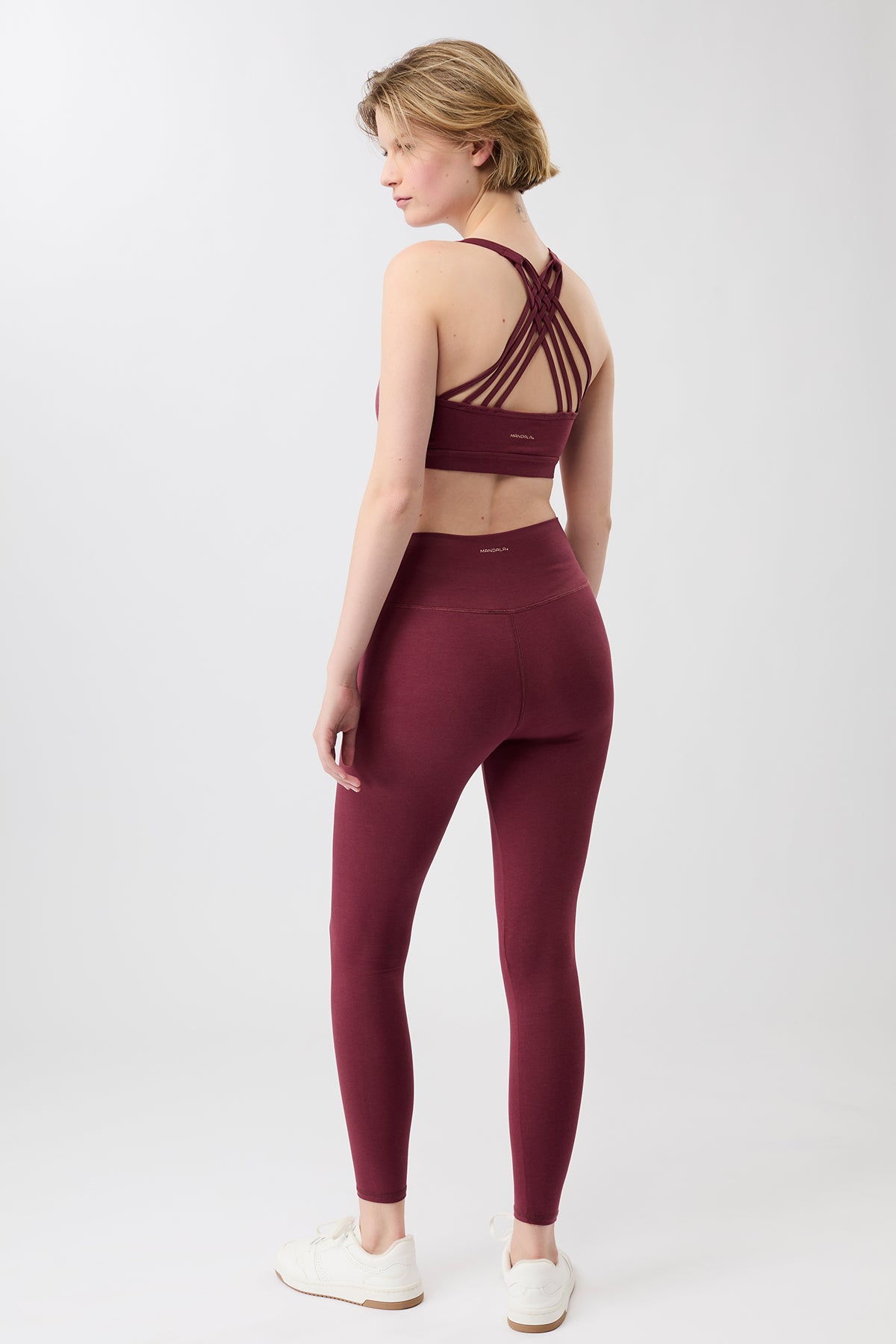 Mandala Trainings Bra Rot Outfit Rückseite - Infinity Bra