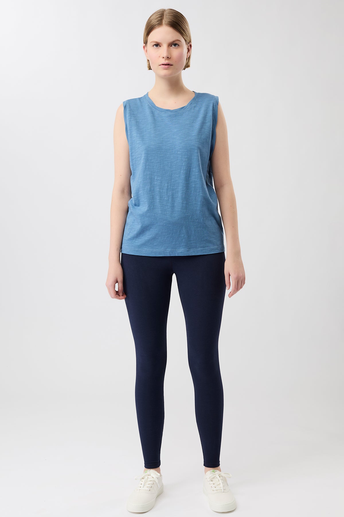 Mandala Sport Legging Dunkelblau Outfit Front - Best Loved Legging