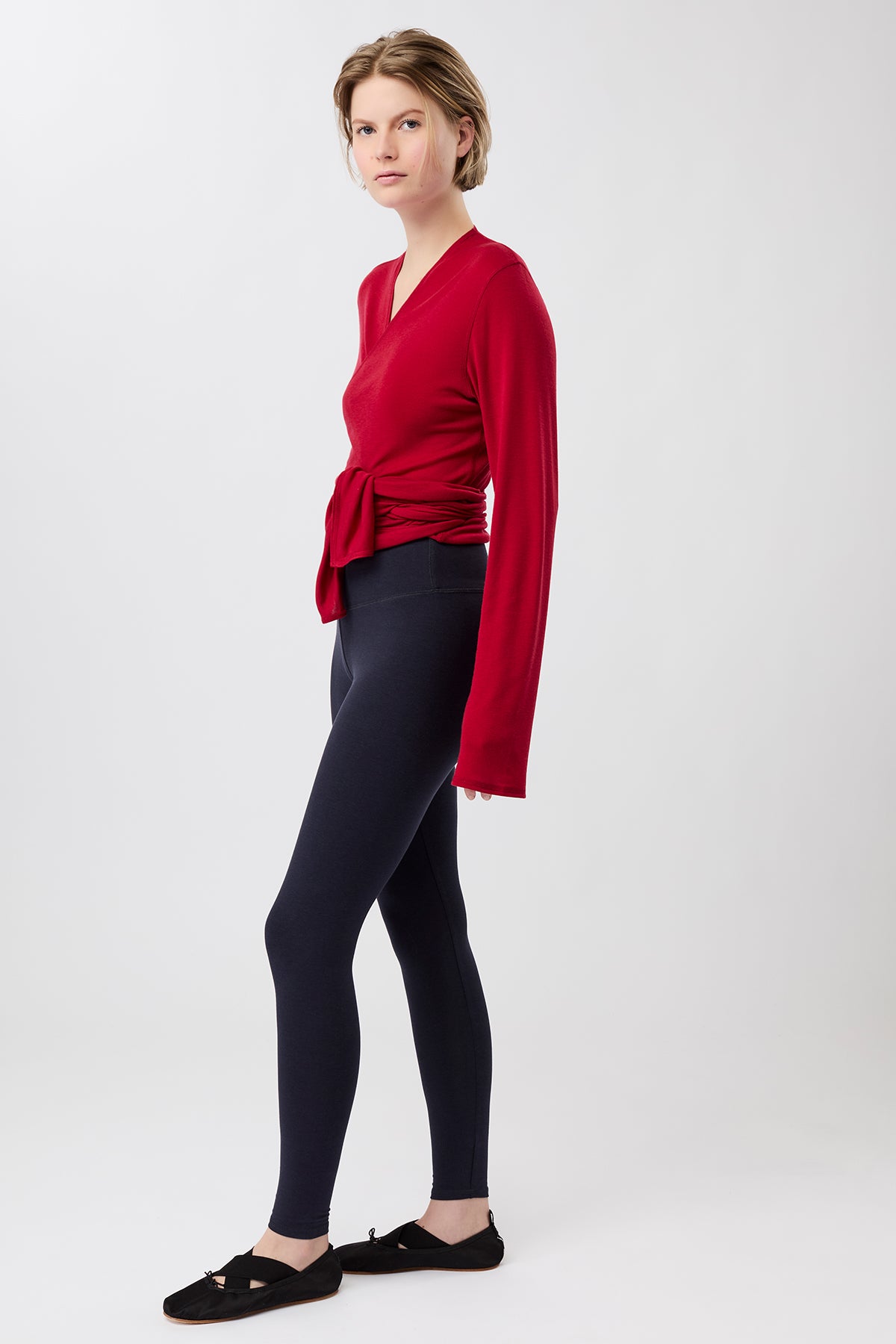 Mandala Sport Legging Dunkelblau Outfit Seite - Best Loved Legging