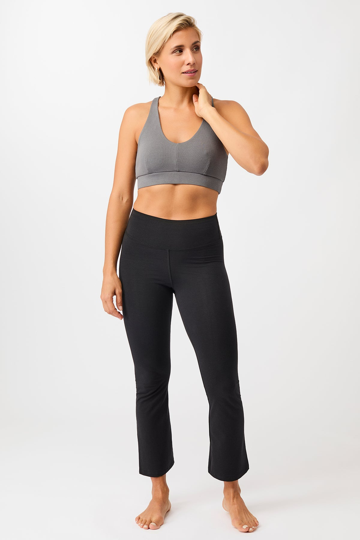 Mandala Sport Hose Schwarz Outfit Front - Cropped Flared Pants