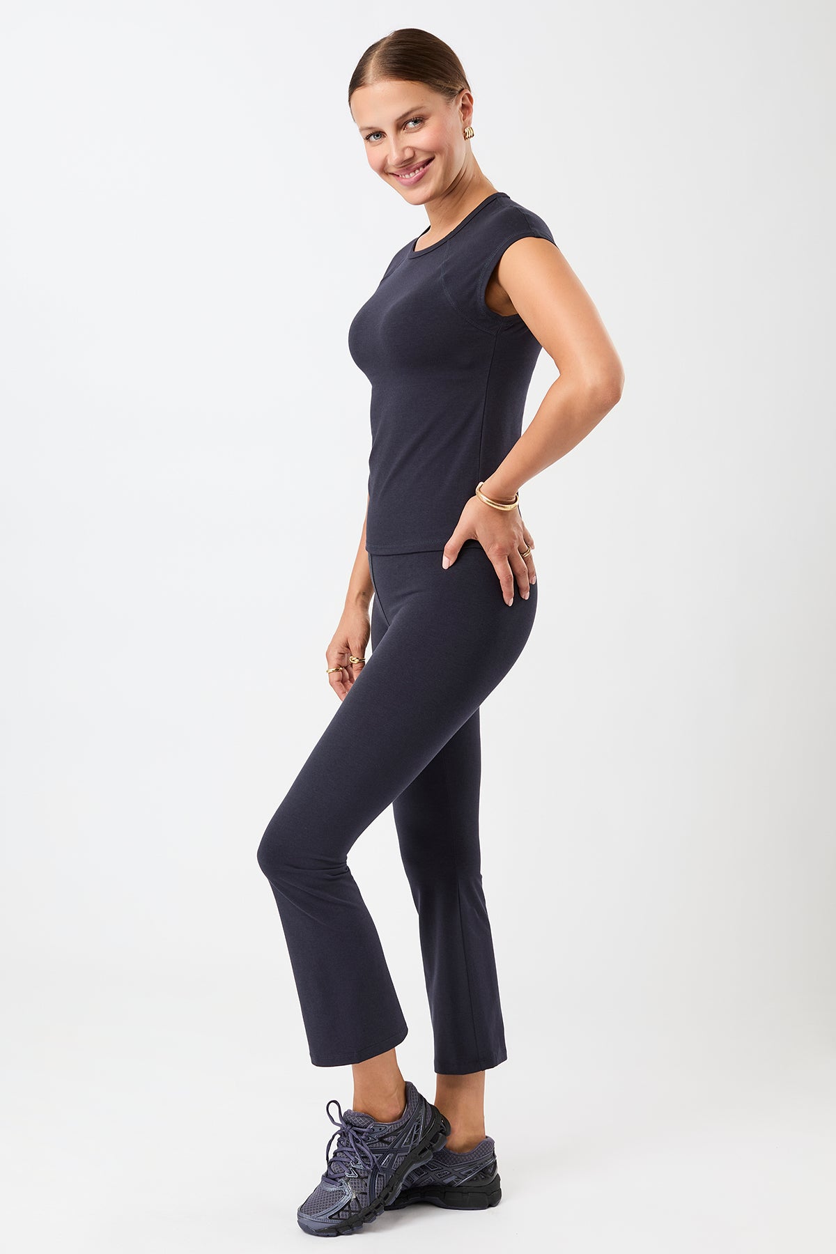 Mandala Sport Hose Blau Outfit Rückseite - Cropped Flared Pant