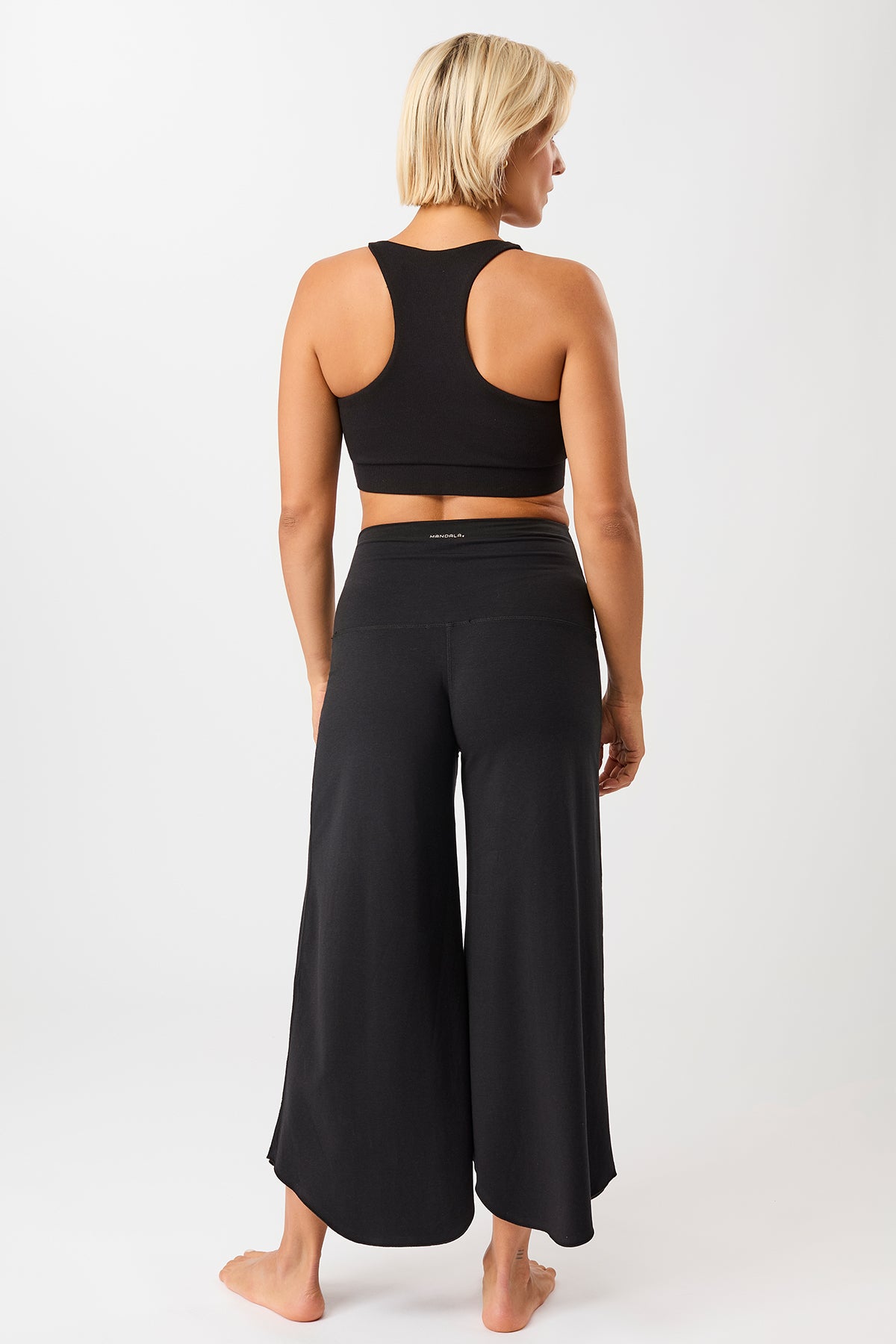 Mandala Sport Pant Schwarz Outfit Rückseite - Tulip Pants