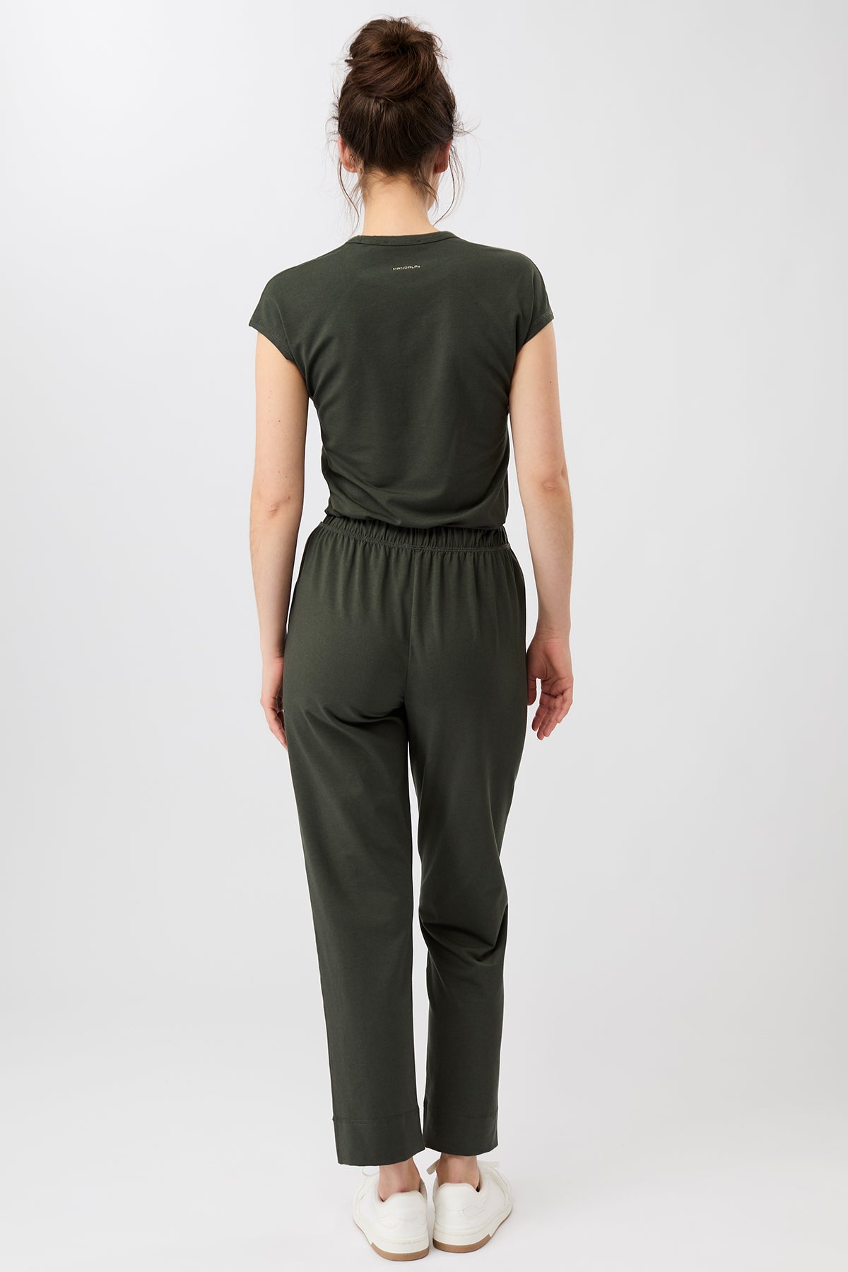 Mandala Trainings Hose Grün Outfit Rückseite - Relaxed Fit Pant