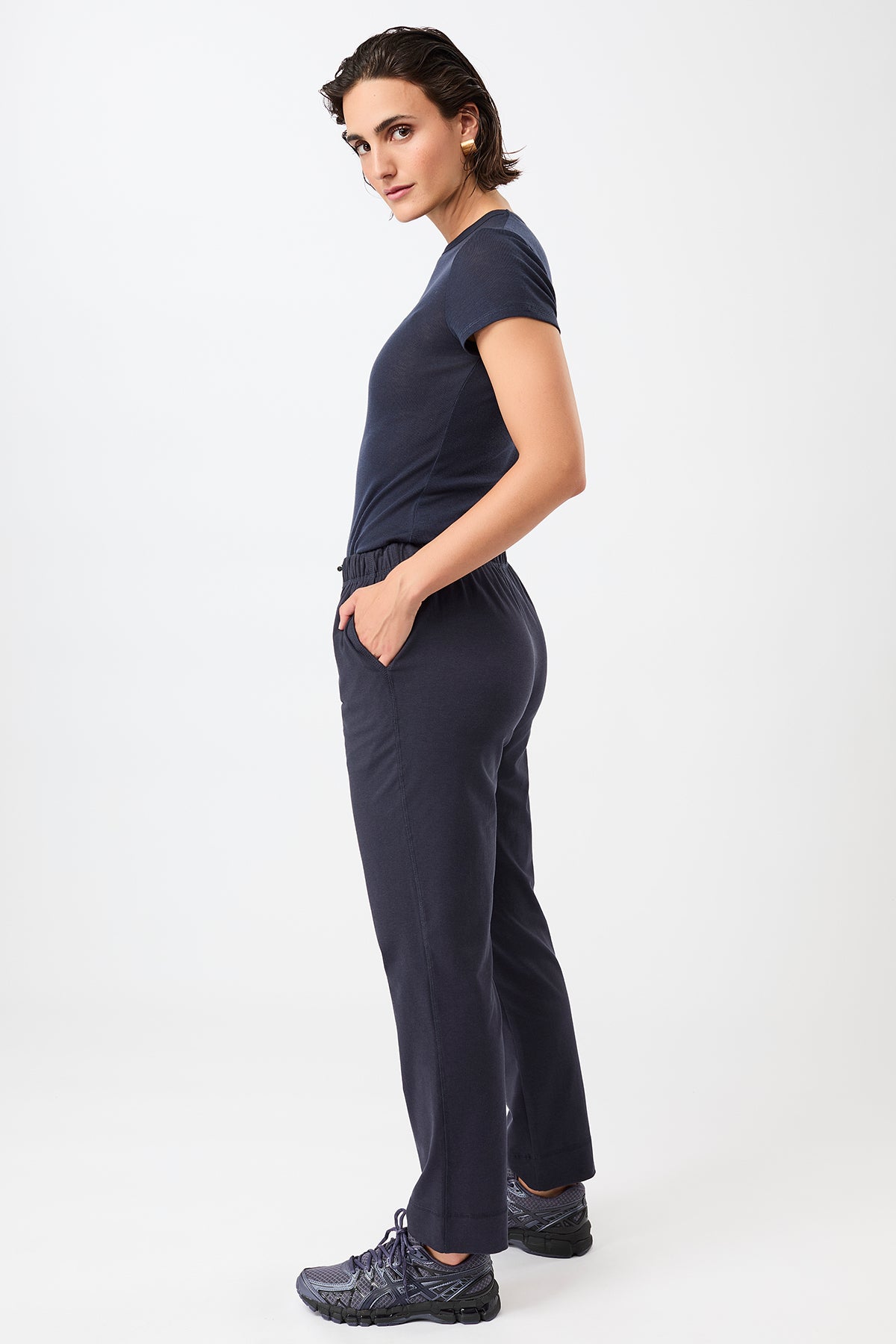 Mandala Trainings Hose Blau Outfit Seite - Relaxed Fit Pant
