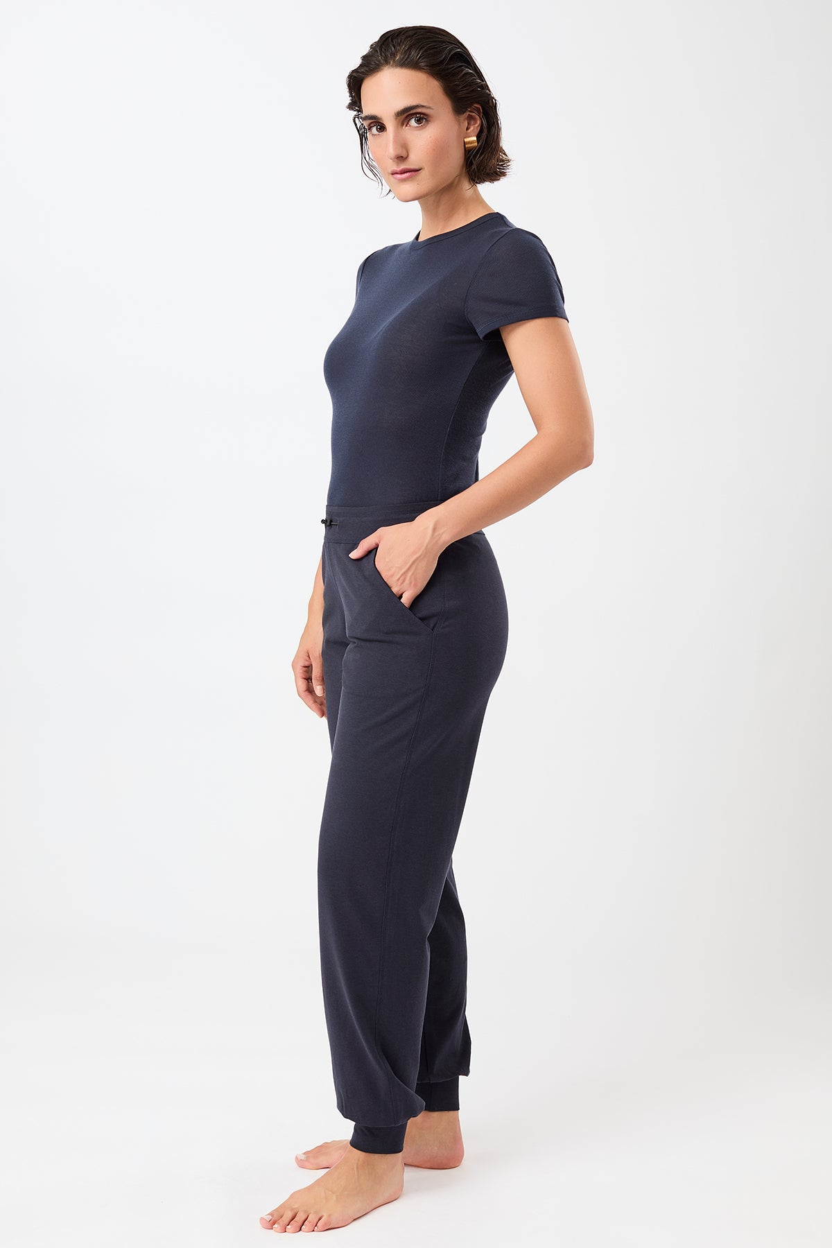 Mandala Trainings Hose Blau Outfit Seite - The N.Y. Pants