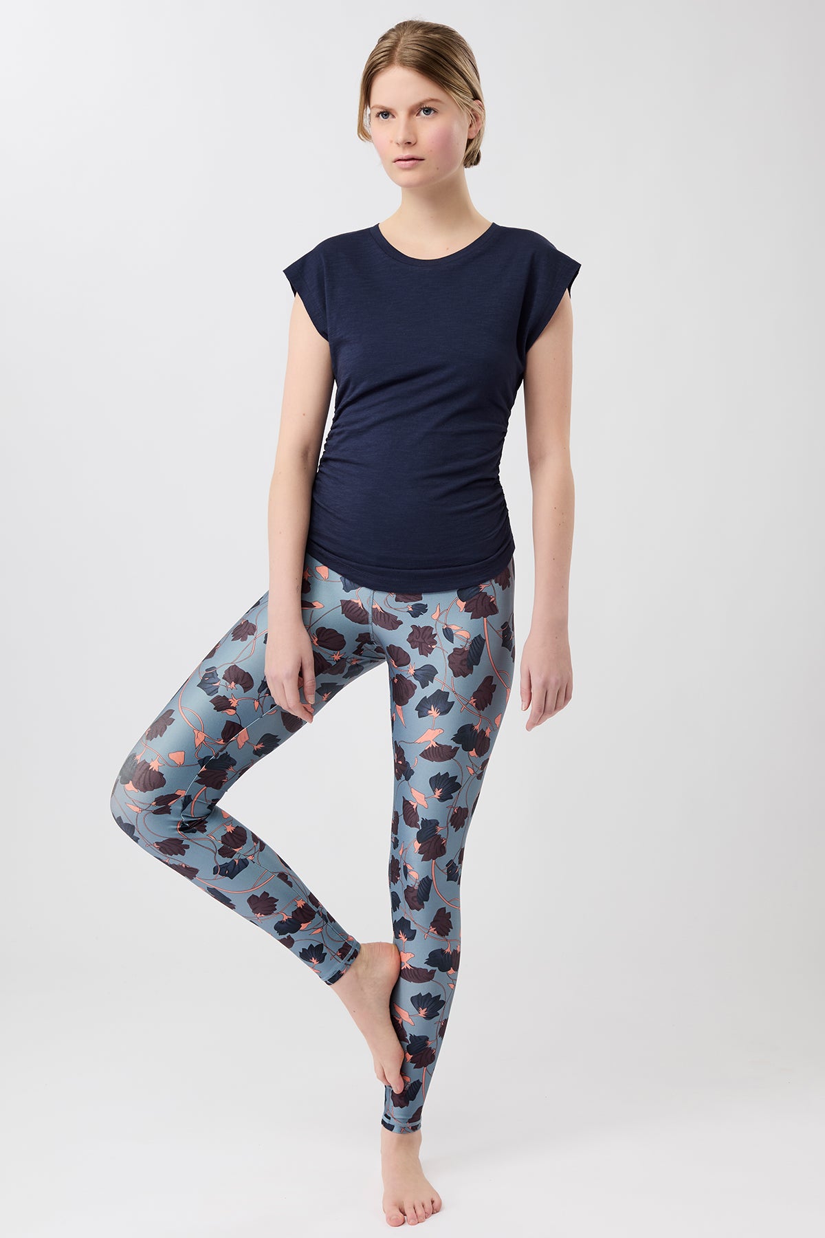 Mandala Fitness Legging gemustert Outfit Front - VibrantVibe Leggings