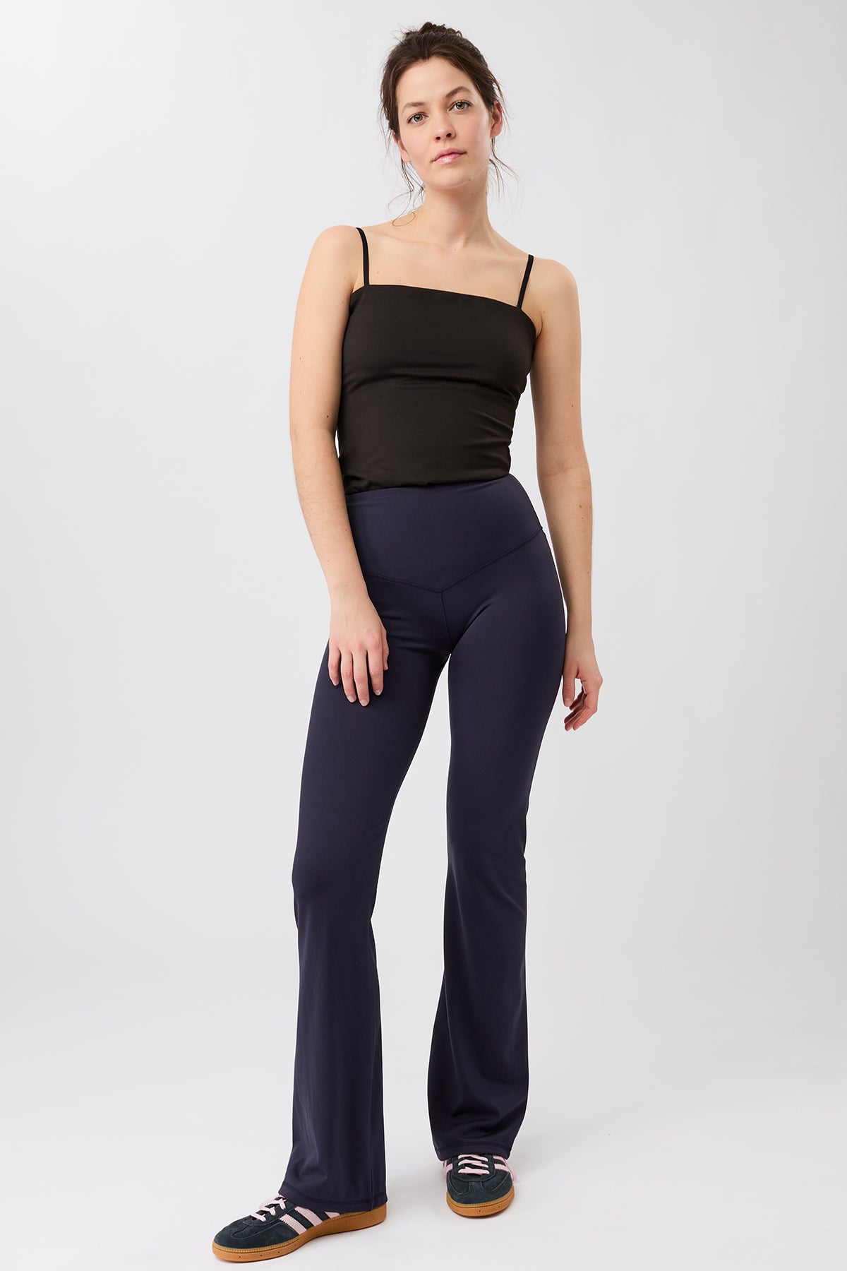 Mandala Sport Hose Blau Outfit Front - Flared Sports Pants