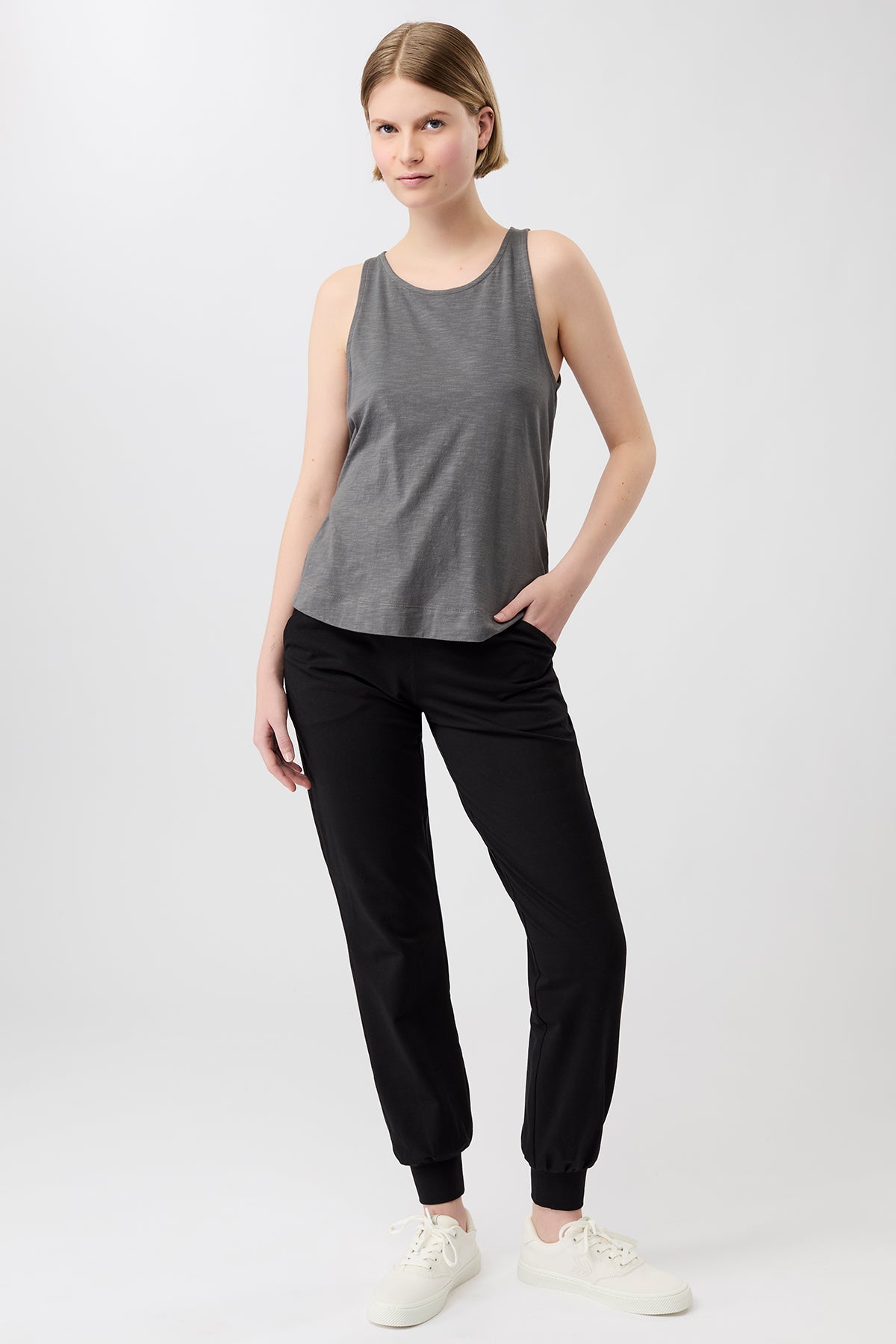 Mandala Fitness Top Grau Outfit Front - Mirage Top