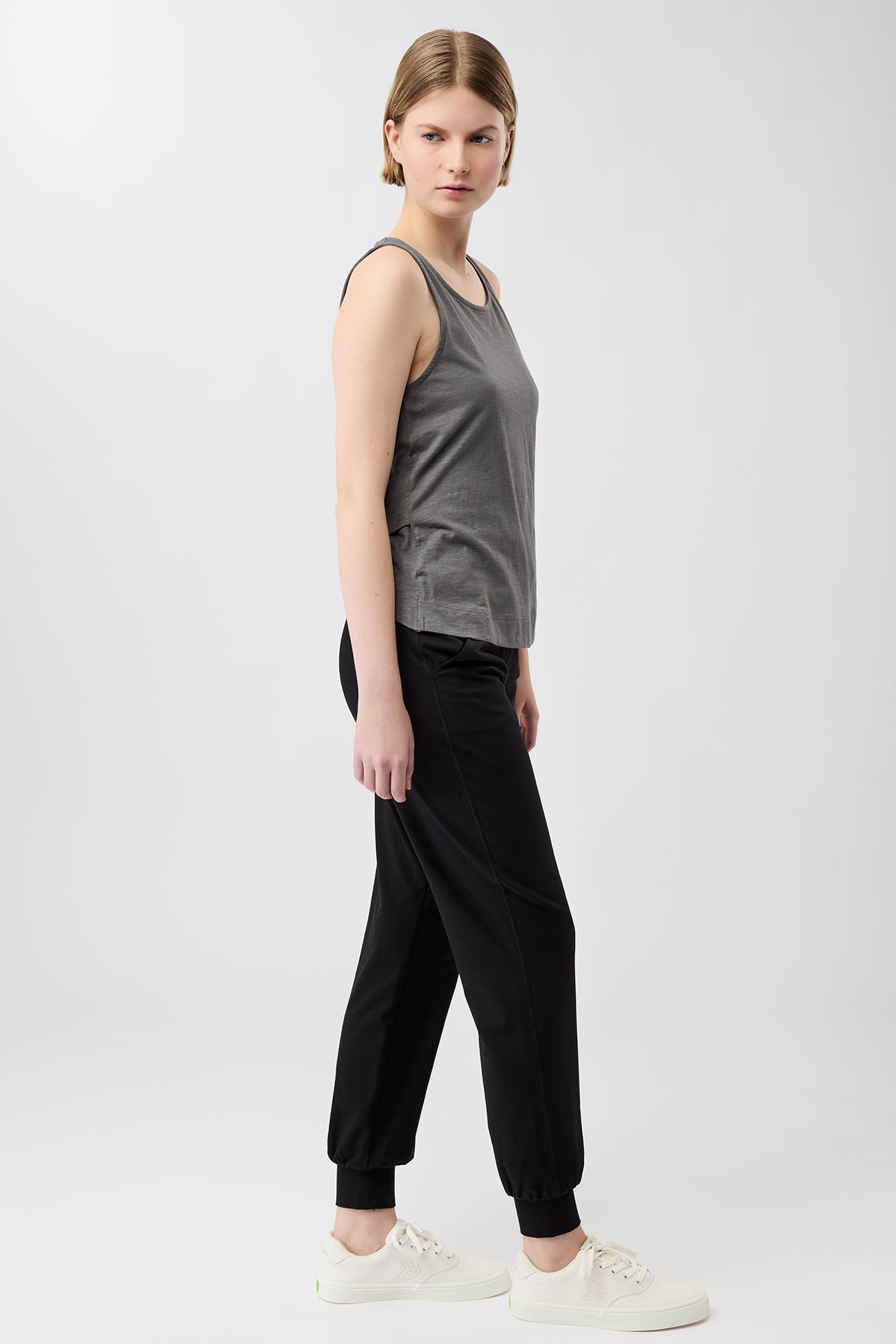 Mandala Fitness Top Grau Outfit Seite - Mirage Top