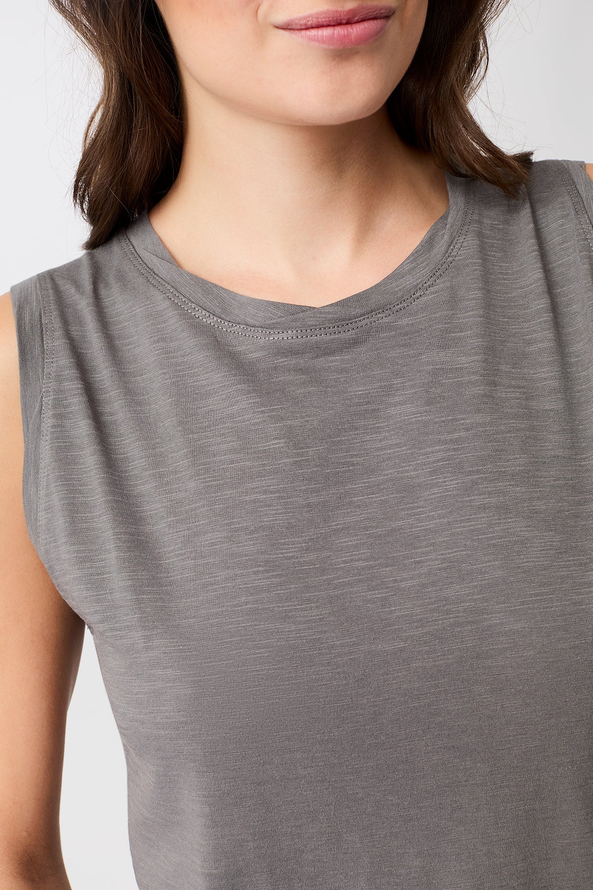 Mandala Fitness Top Grau Detail Ausschnitt - Daily Tank