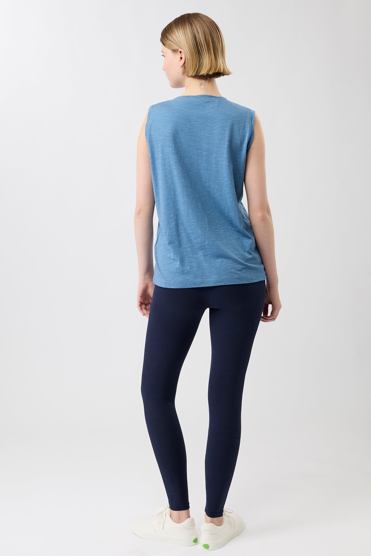 Mandala Sport Top Blau Outfit Rückseite - Daily Tank