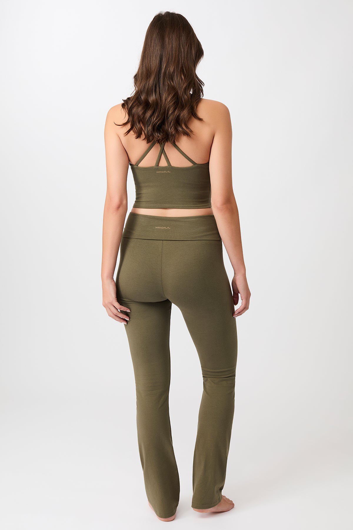 Mandala Fitness Top Grün Outfit Rückseite - Cross Top