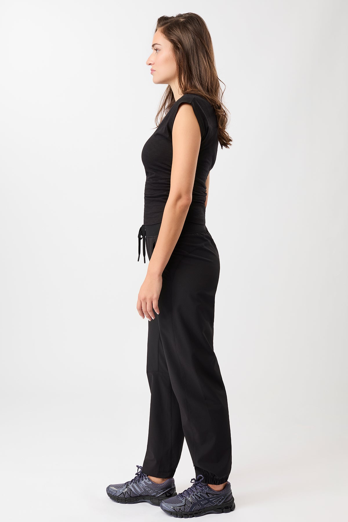 Mandala Active Top Schwarz Outfit Seite - Side Ruffled Top
