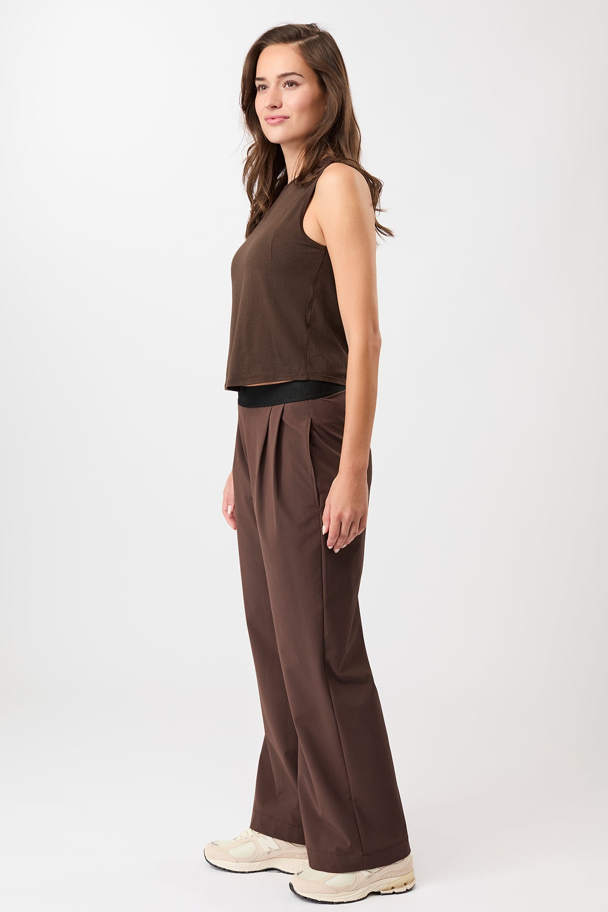 Mandala Active Top Braun Outfit Seite - Cropped Tank Top