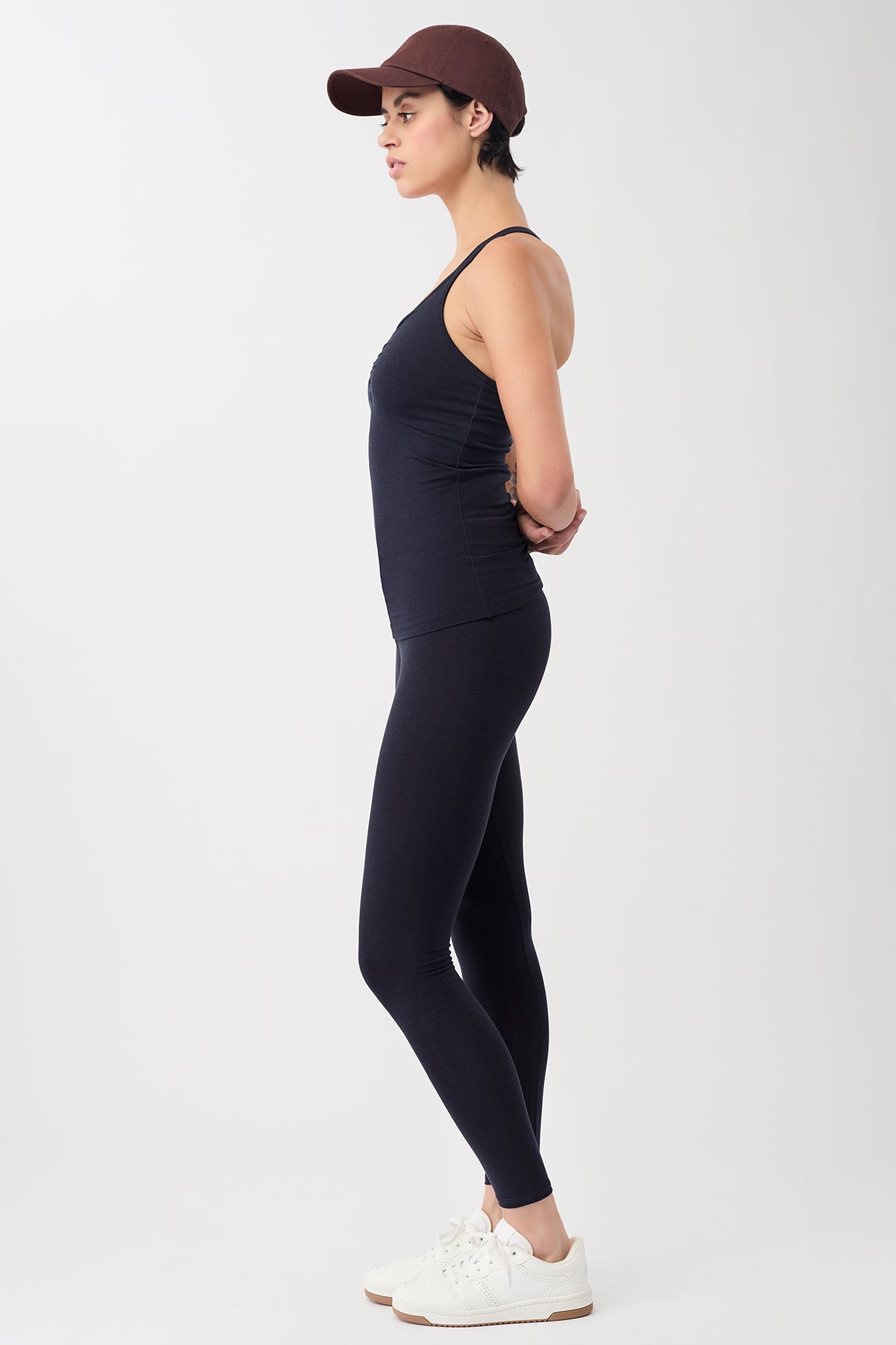 Mandala Sport Top Dunkelblau Outfit Seite - Infinity Top