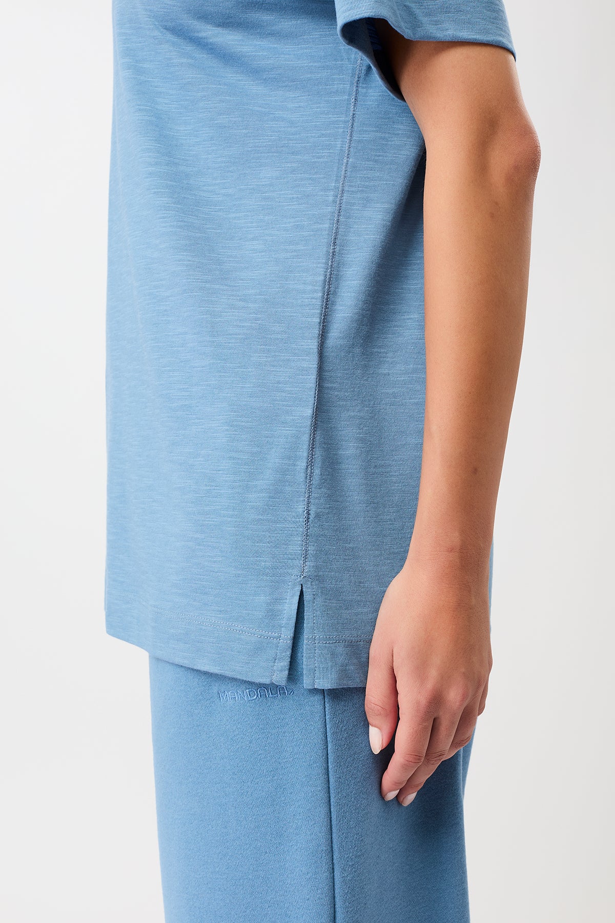Mandala Fitness T-Shirt Blau Detail Seite - Boyfriend Tee