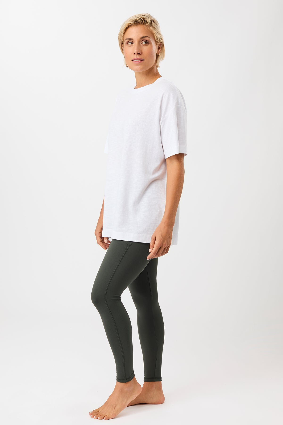 Mandala Fitness T-Shirt Weiss Outfit Front - Boyfriend Tee