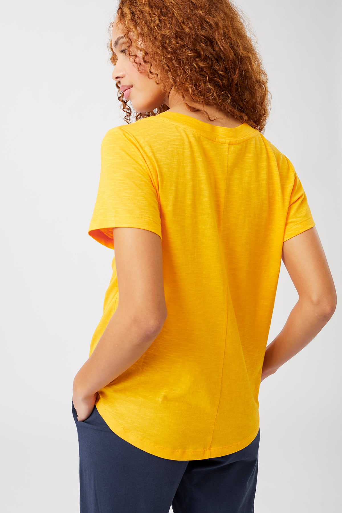 Mandala Yoga Shirt Gelb Rückseite - The New V-Neck