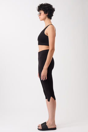 Mandala Fitness Pant Schwarz Outfit Seite - Capri Pants