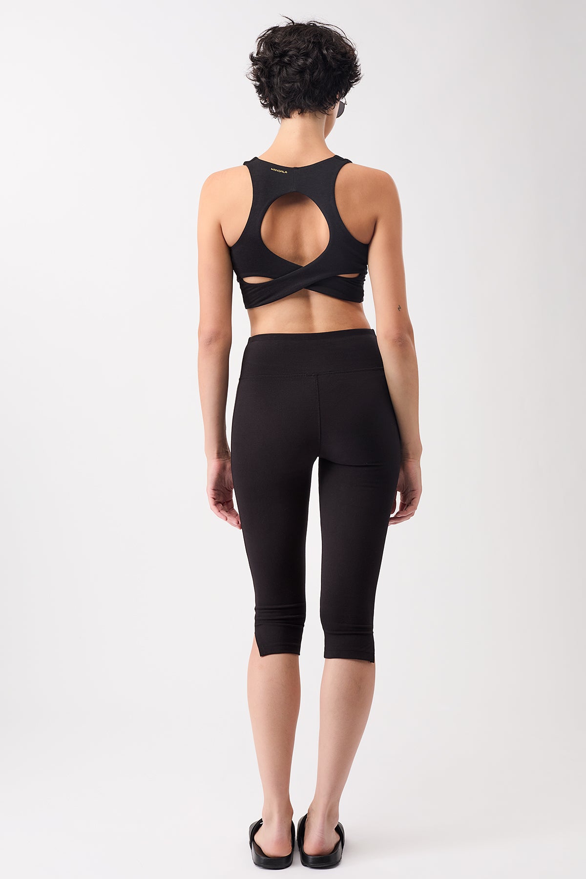 Mandala Fitness Pant Schwarz Outfit Rückseite - Capri Pants