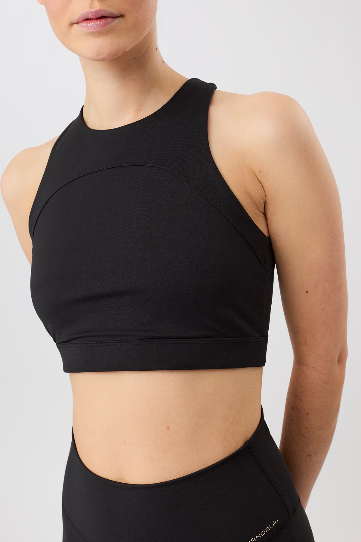 Mandala Sport Bra Schwarz Detail-High Neck Bra