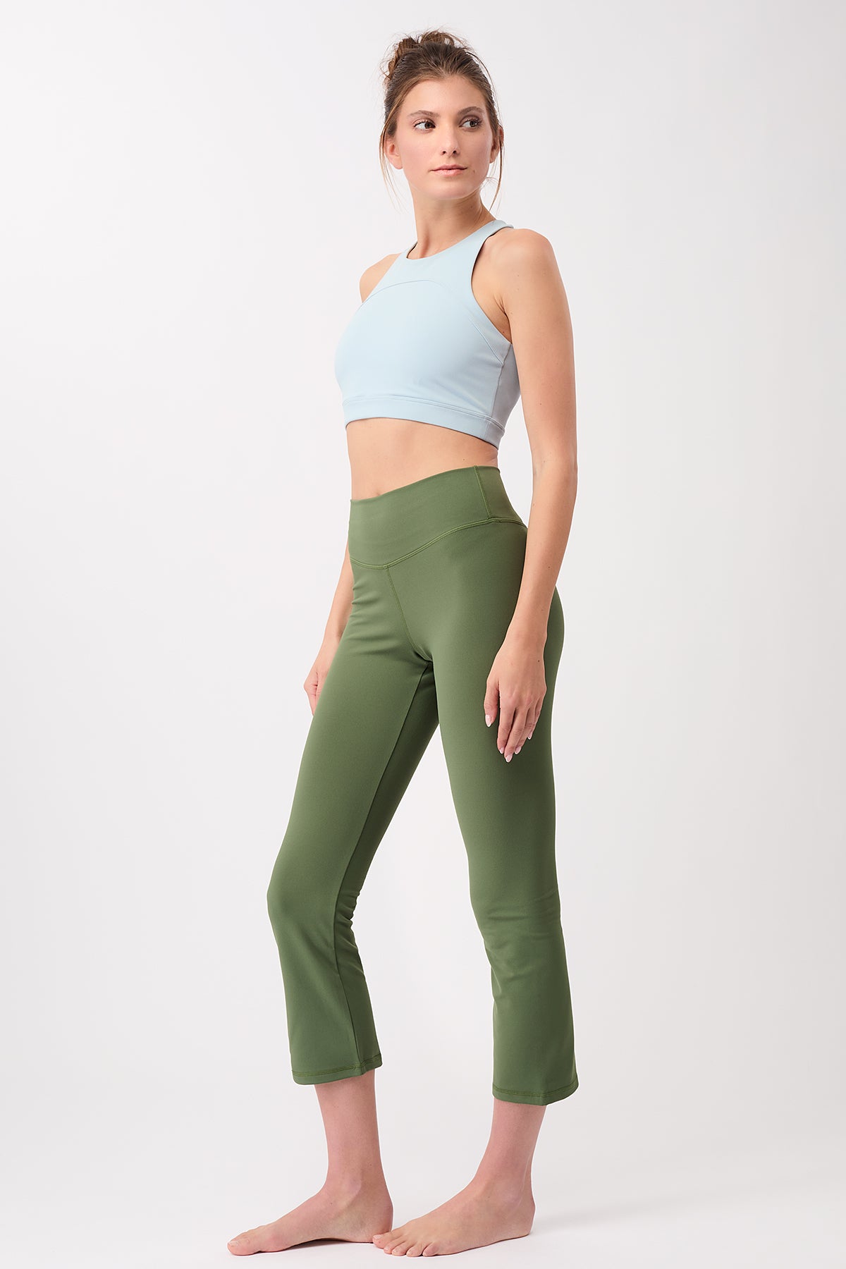 Mandala Trainings Pant Grün Outfit Seite - Retro Cropped Pants