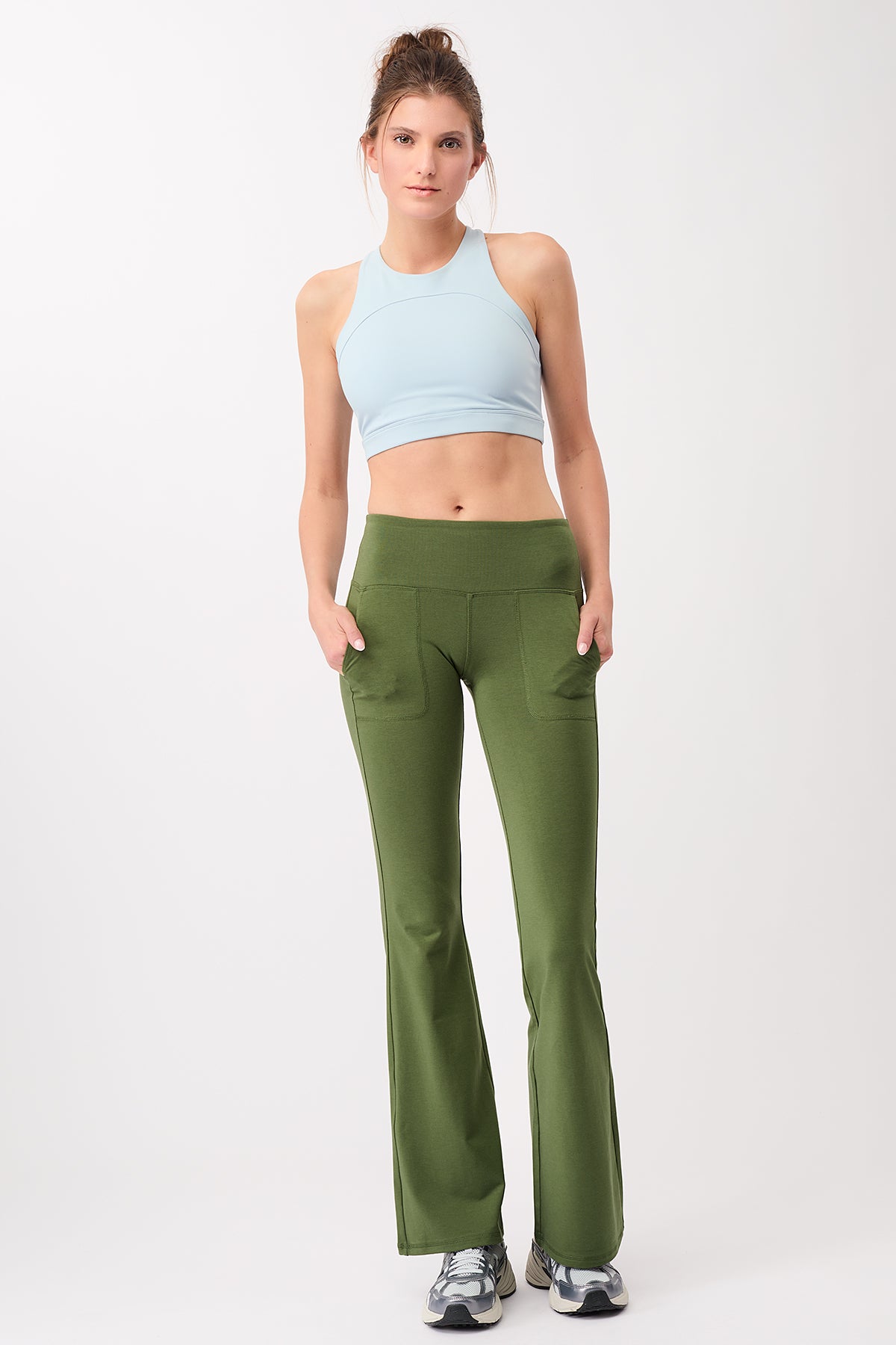 Mandala Sport Pant Grün Outfit Front - All Day Pant