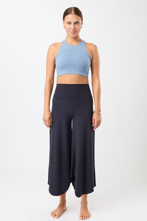 Mandala Sport Pant Blau Outfit Front - Tulip Pants