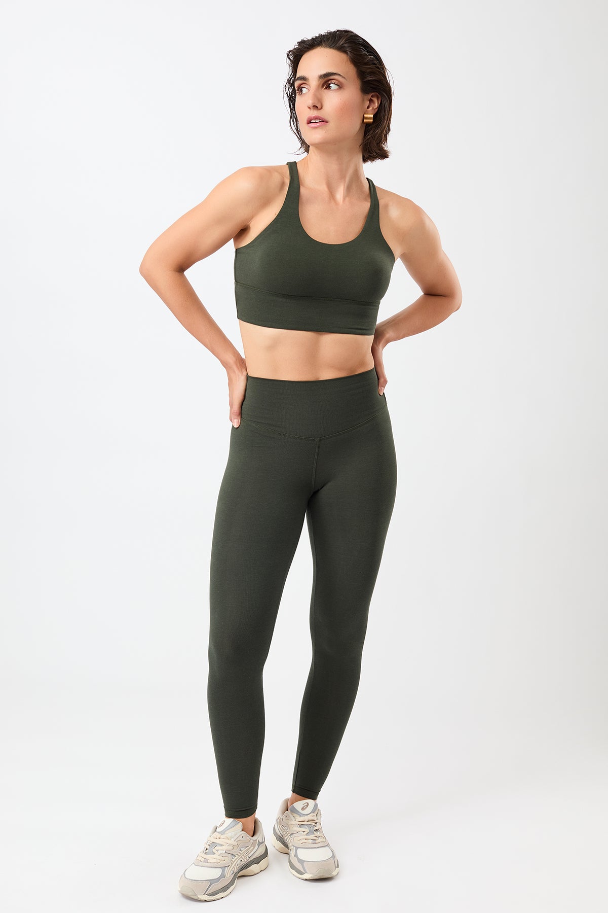 Mandala Fitness BH Grün Outfit Front - New Studio Bra