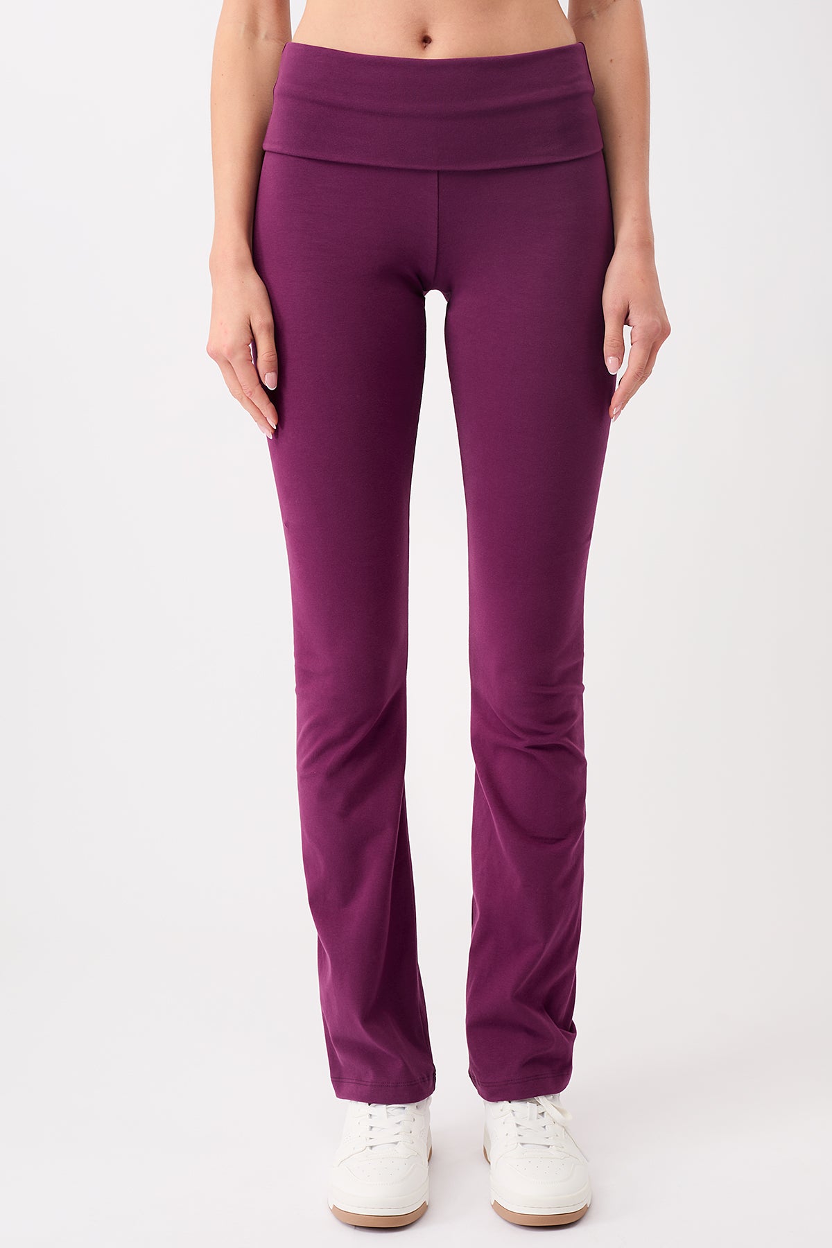 Mandala Fitness Pant Lila Front - Classic Rolldown