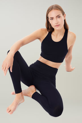 Mandala Yoga Bra Schwarz Outfit Front - Open Back Bra