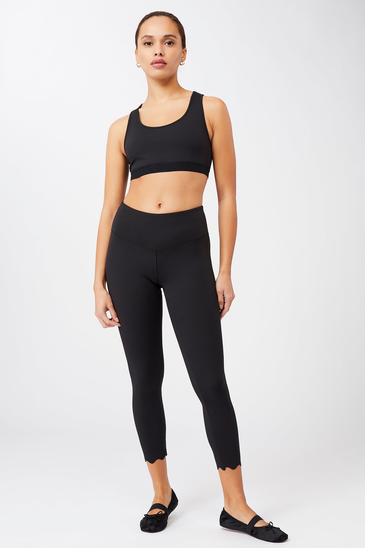 Mandala Sport Bra Schwarz Outfit Front - Sports Bra