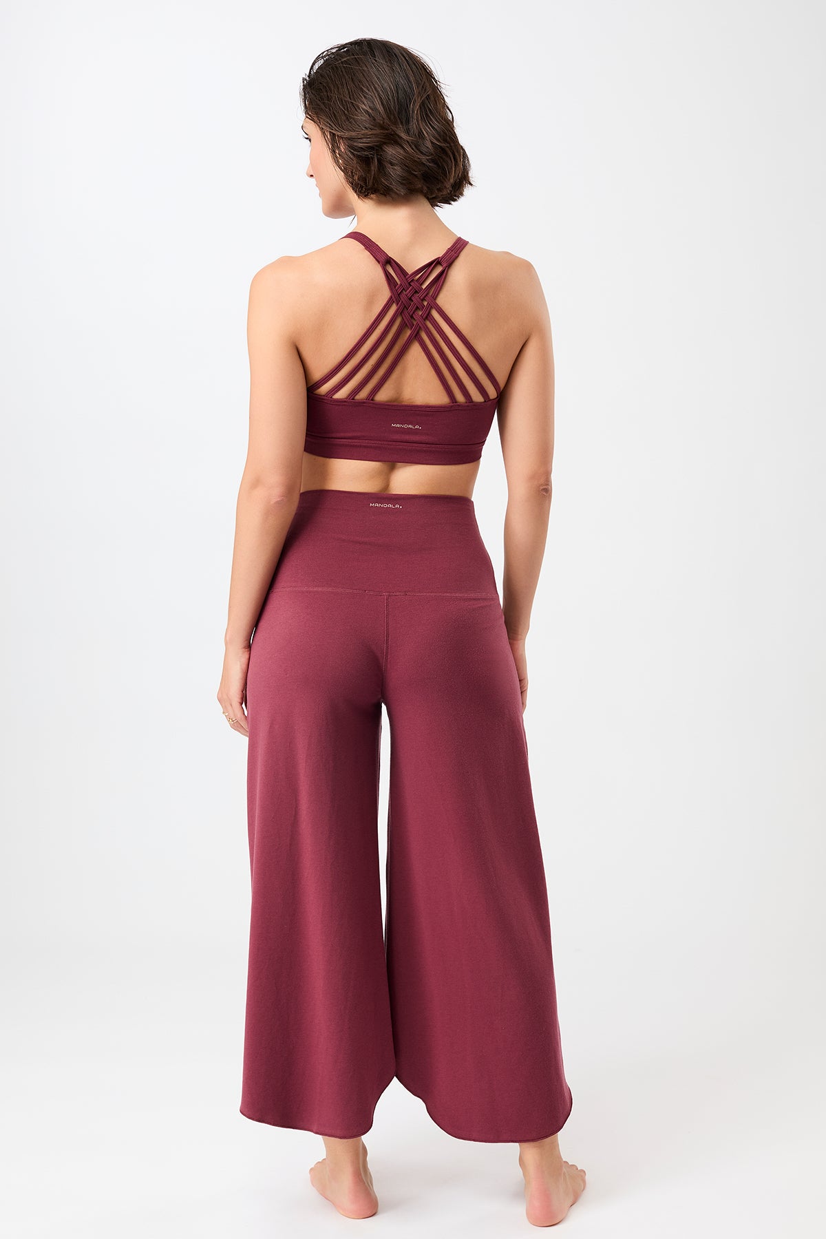 Mandala Sport Pant Rot Outfit Rückseite - Tulip Pants