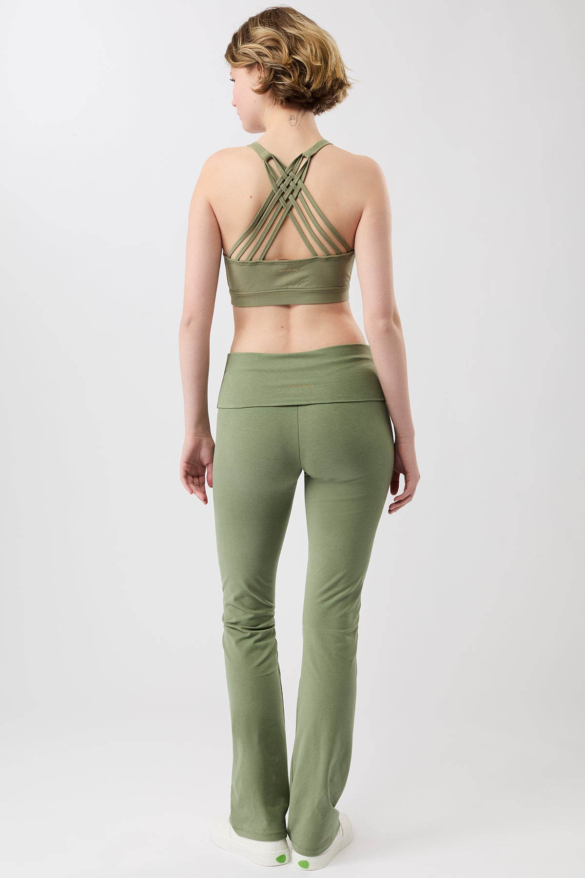 Mandala Trainings Bra Grün Outfit Rückseite - Infinity Bra