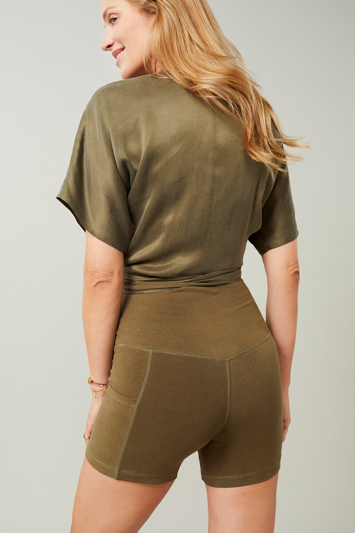 Mandala Yoga Jacke Grün Rückseite - Wrap Top Oversize