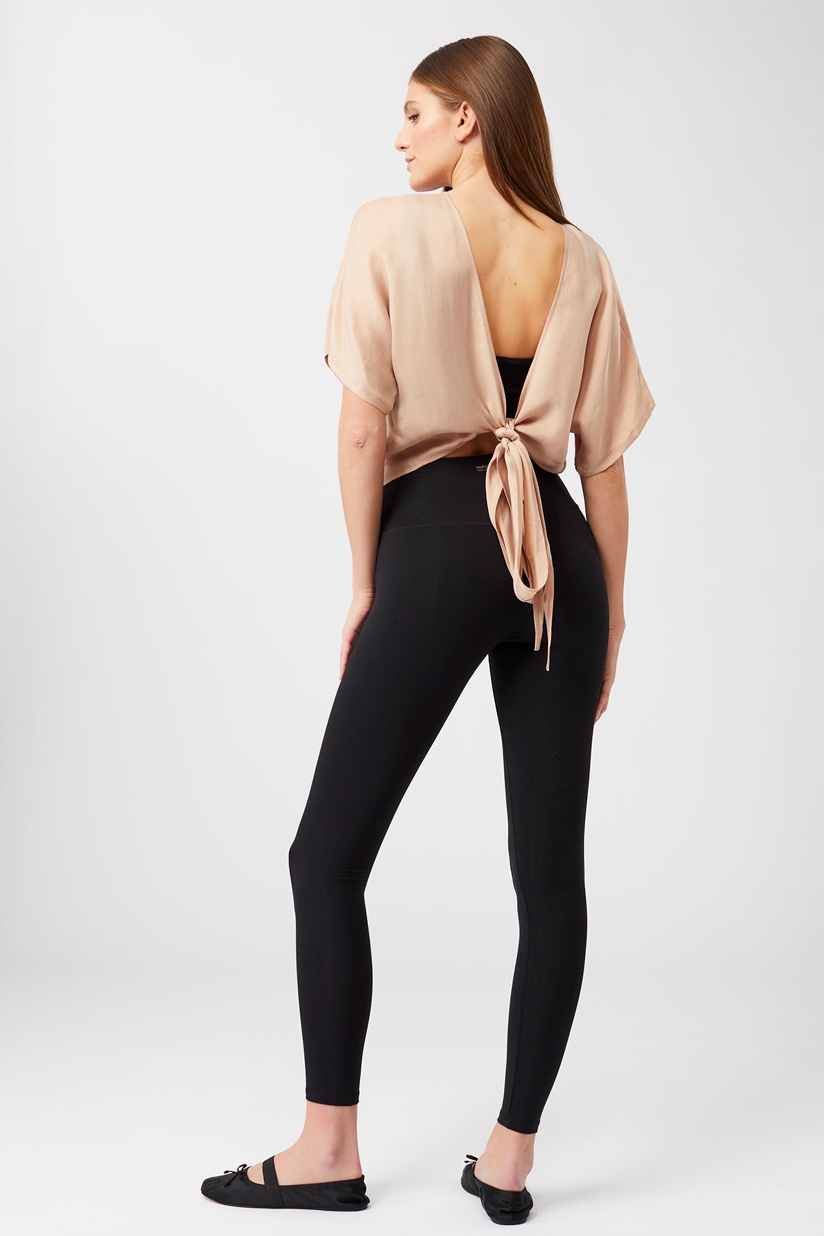 Mandala Yoga Jacke Beige Outfit Rückseite - Wrap Top Oversize