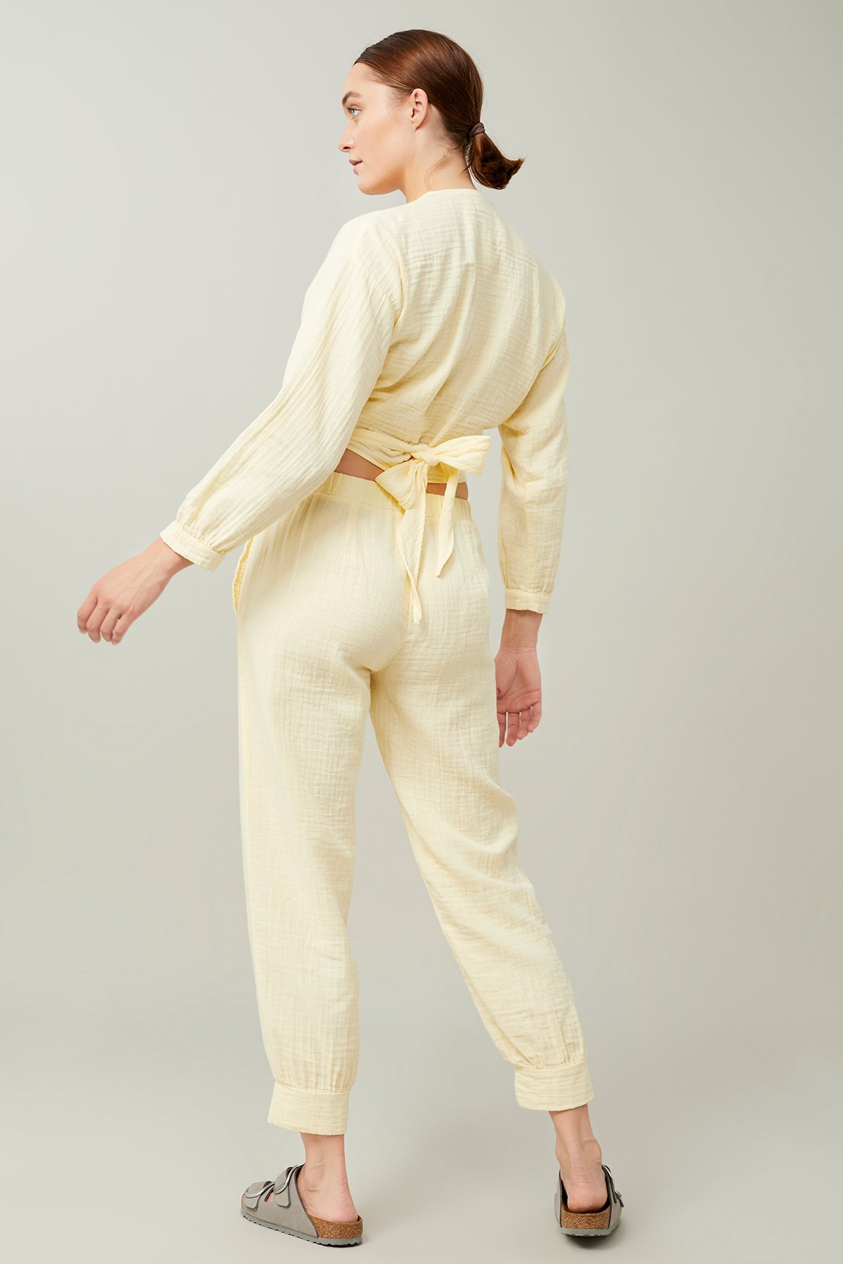 Mandala Yoga Jacke Gelb Outfit Rückseite - Wrap Top