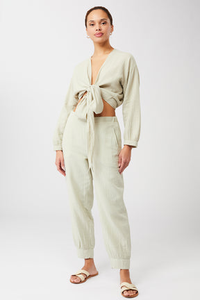 Mandala Yoga Jacke Grün Outfit Front - Wrap Top