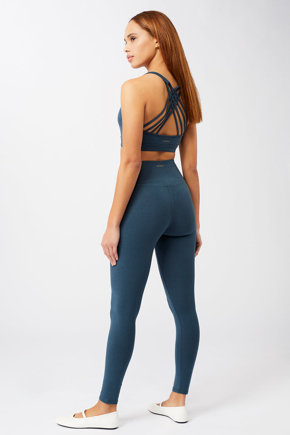 Mandala Fitness Pant Blau Outfit Rückseite - Best Loved Legging