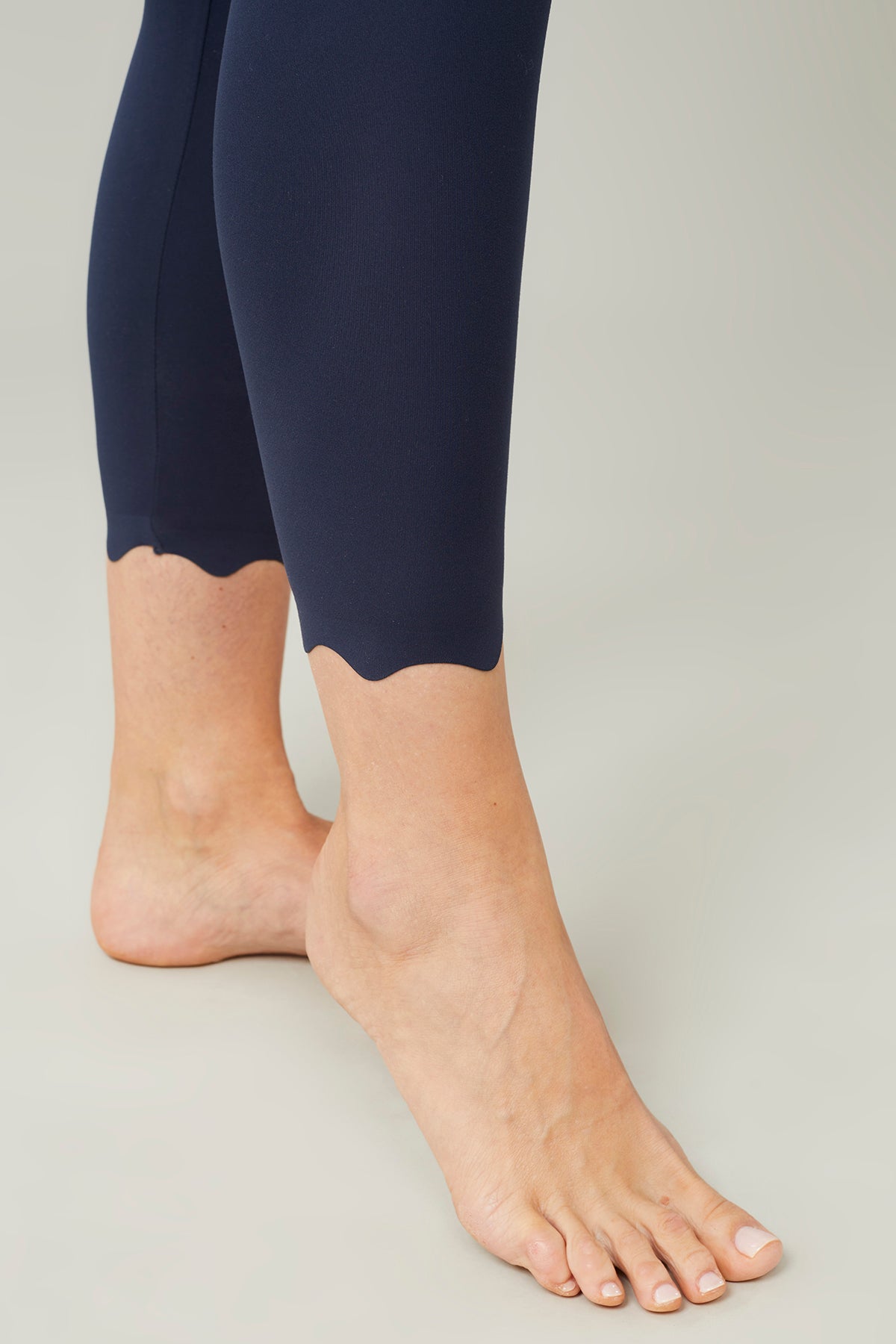 Cropped Shoulder Top + Laser Cut Legging (Saphir)