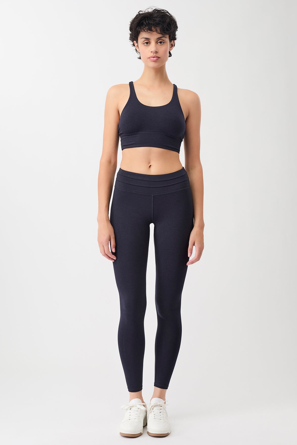 Mandala Sport Pant Blau Outfit Front - Best Shaped Legging