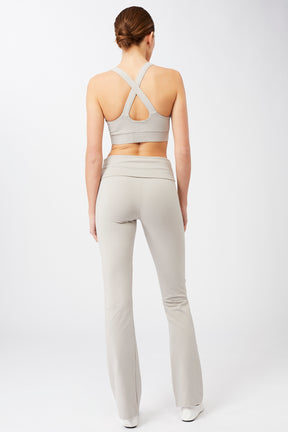 Mandala Yoga Pant Beige Outfit Rückseite - Roll Down Pants