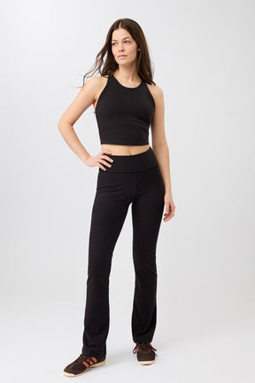 Mandala Fitness Pant Schwarz Outfit Front - Classic Rolldown