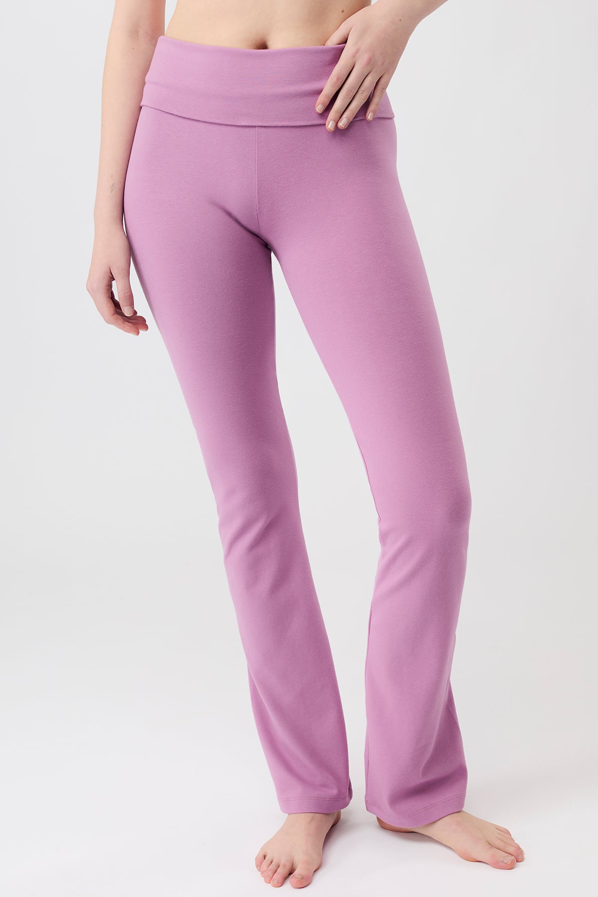 Mandala Fitness Pant Rosa Front - Classic Rolldown