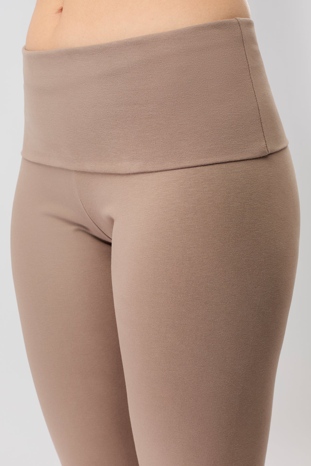 Mandala Fitness Pant Braun Detail - Classic Rolldown