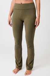 Mandala Fitness Pant Grün Front - Classic Rolldown